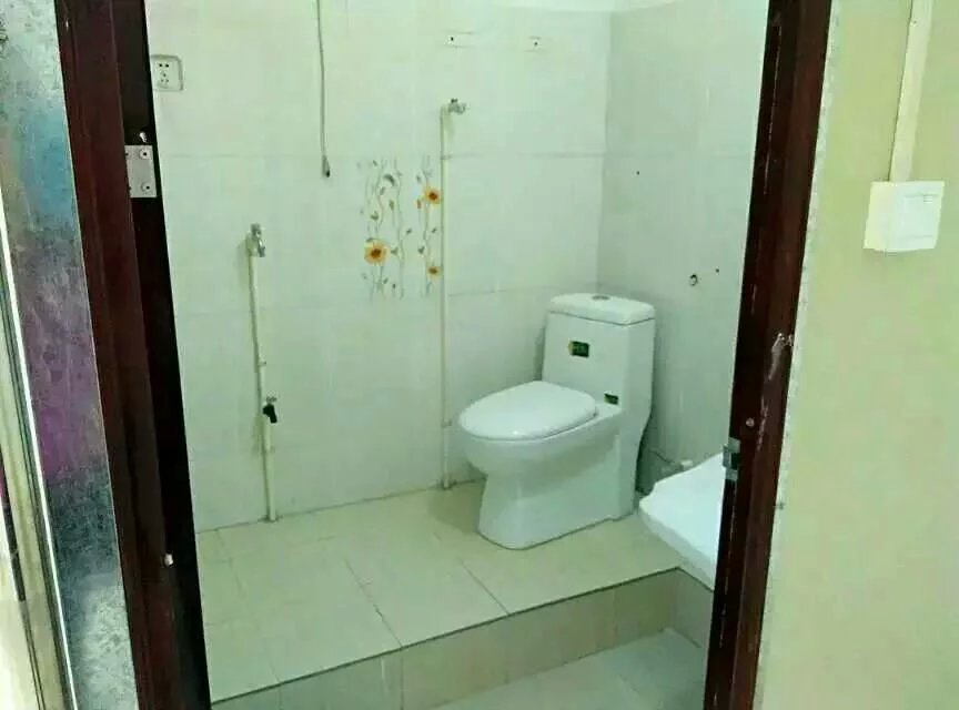 龙岩七中斜对面套房出租