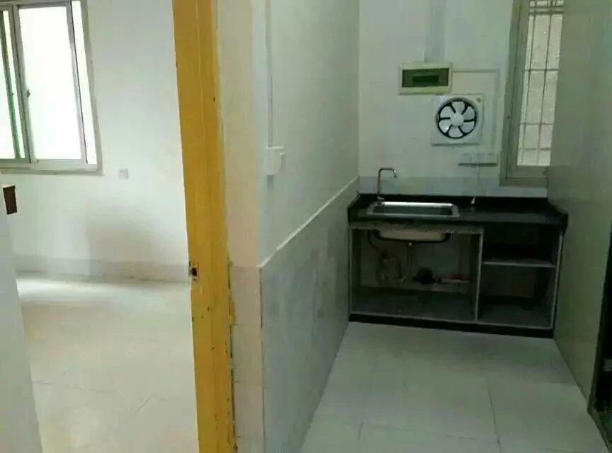 龙岩七中斜对面套房出租