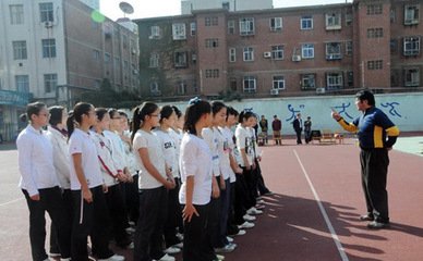 国务院关注校园体育：严禁削减体育课 坚持冬季长跑