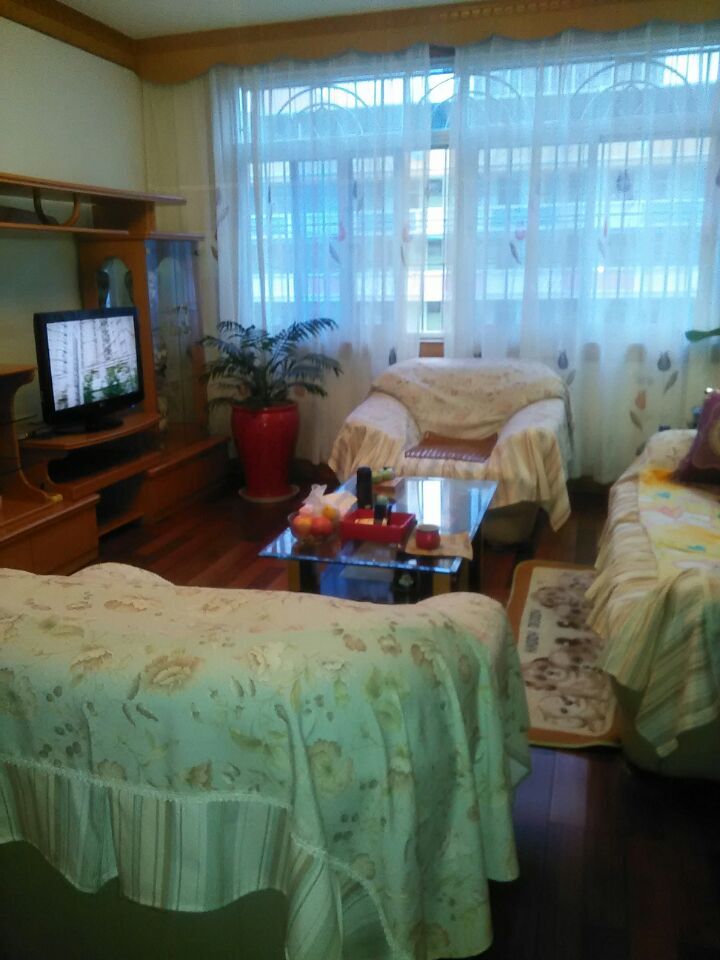 宝泰小区精装三房朝南