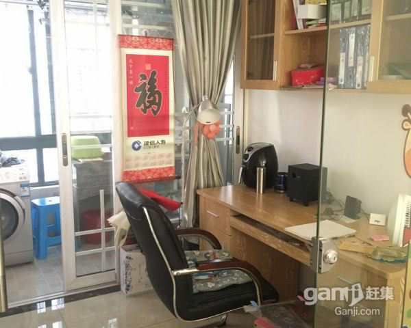 莲东水木莲花大三房精装修带家具家电，拎包入住，仅售118万。