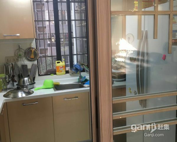 莲东水木莲花大三房精装修带家具家电，拎包入住，仅售118万。