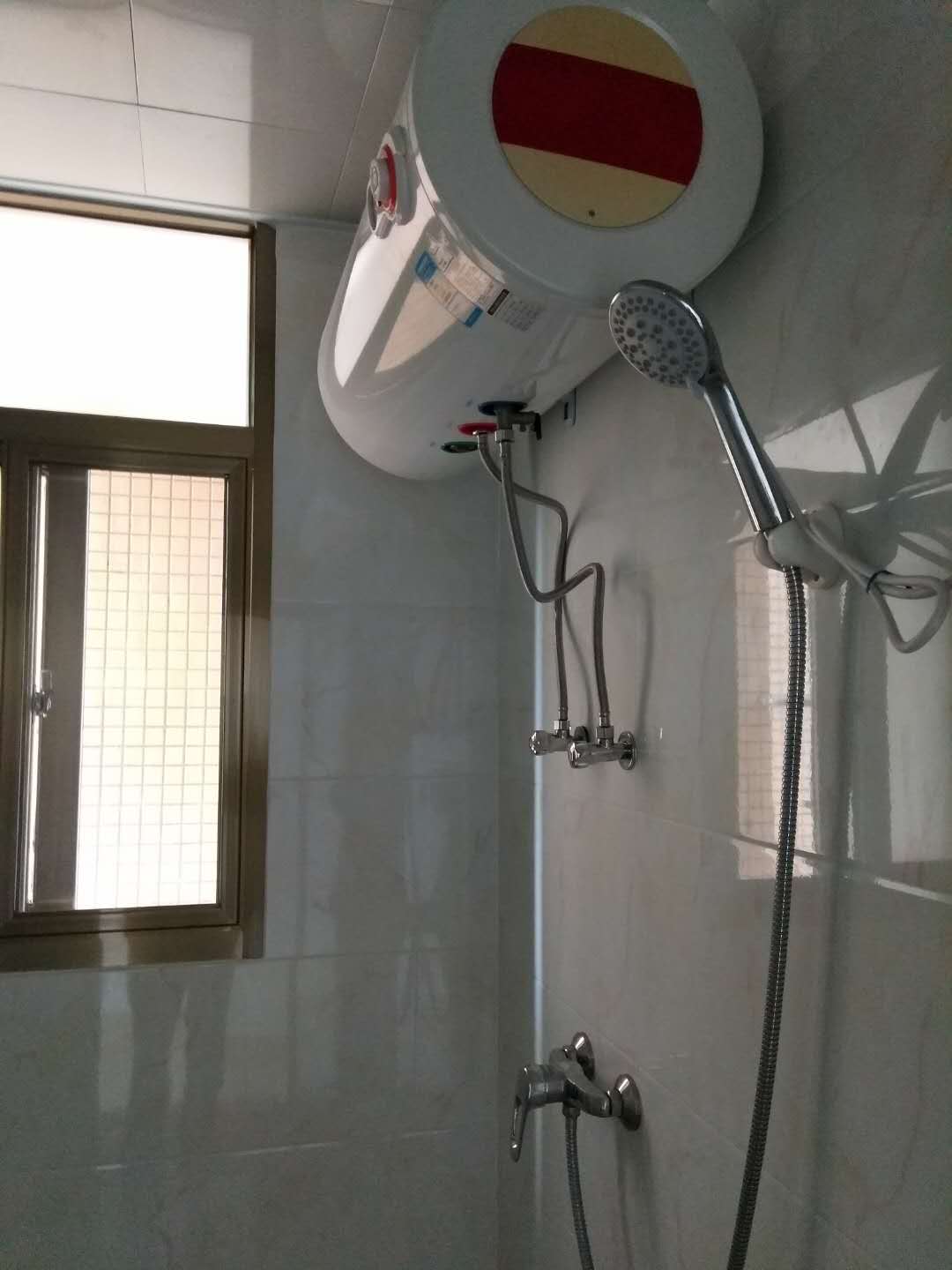莲东龙铁名苑套房出租
