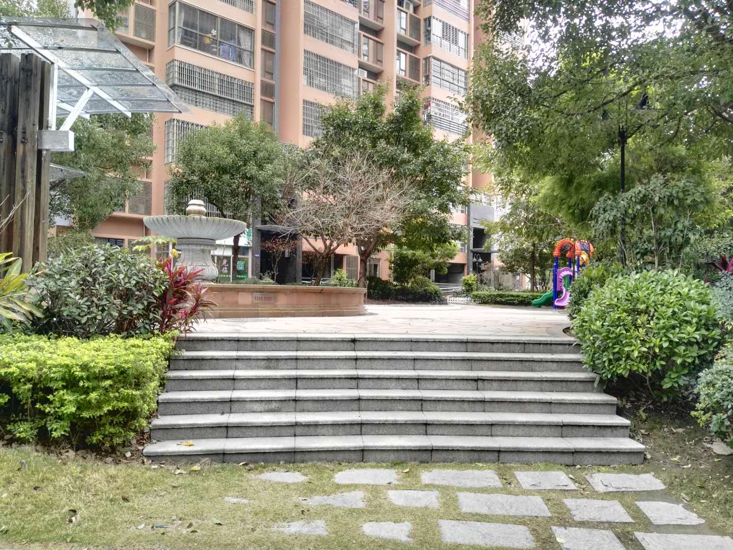 交易城核心商圈内高端小区 金色家园单身公寓800元！