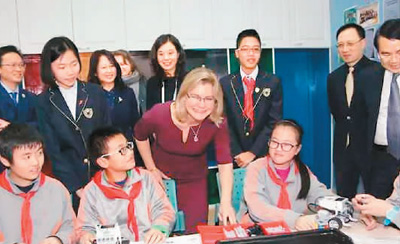 教材成套引入英国 “中式教学”吸引世界 教材成套引入英国 “中式教学”吸引世界