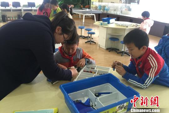 兰州小学生课后免费学“艺”家长点赞寓教于乐（图）