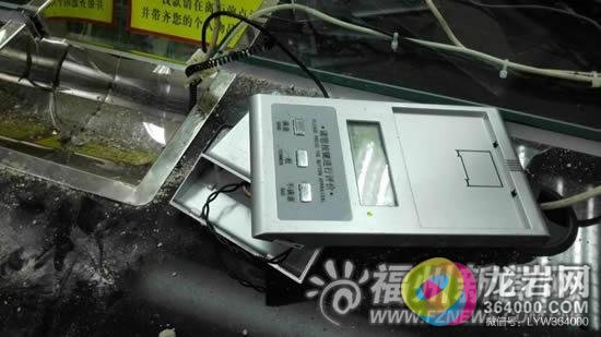 大妈持砖头冲进银行乱砸 以为存6.9万只剩690